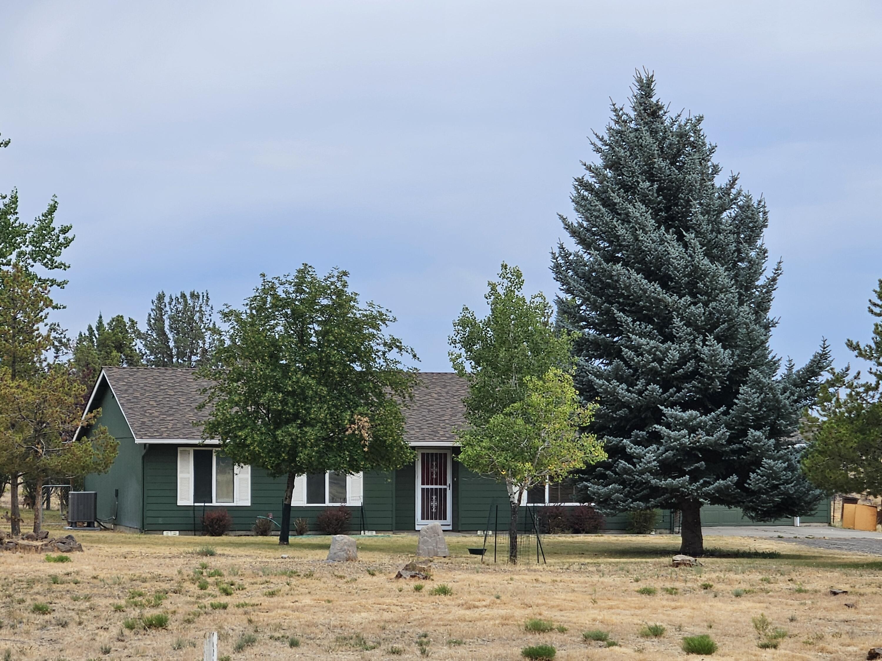 Property Photo: 4477 NE Walnut Avenue OR 97756