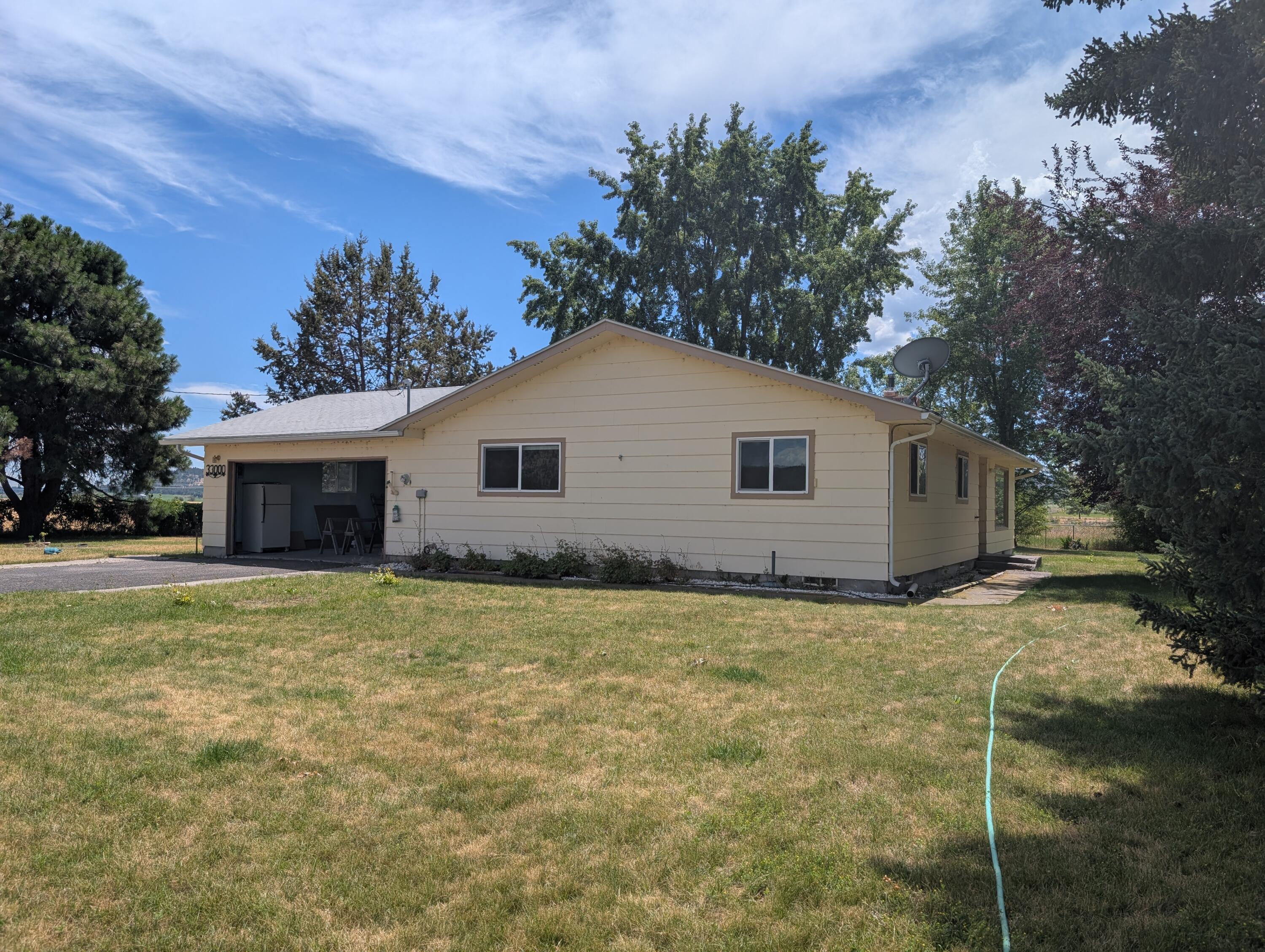 Property Photo: 33000 McCartie Lane OR 97623