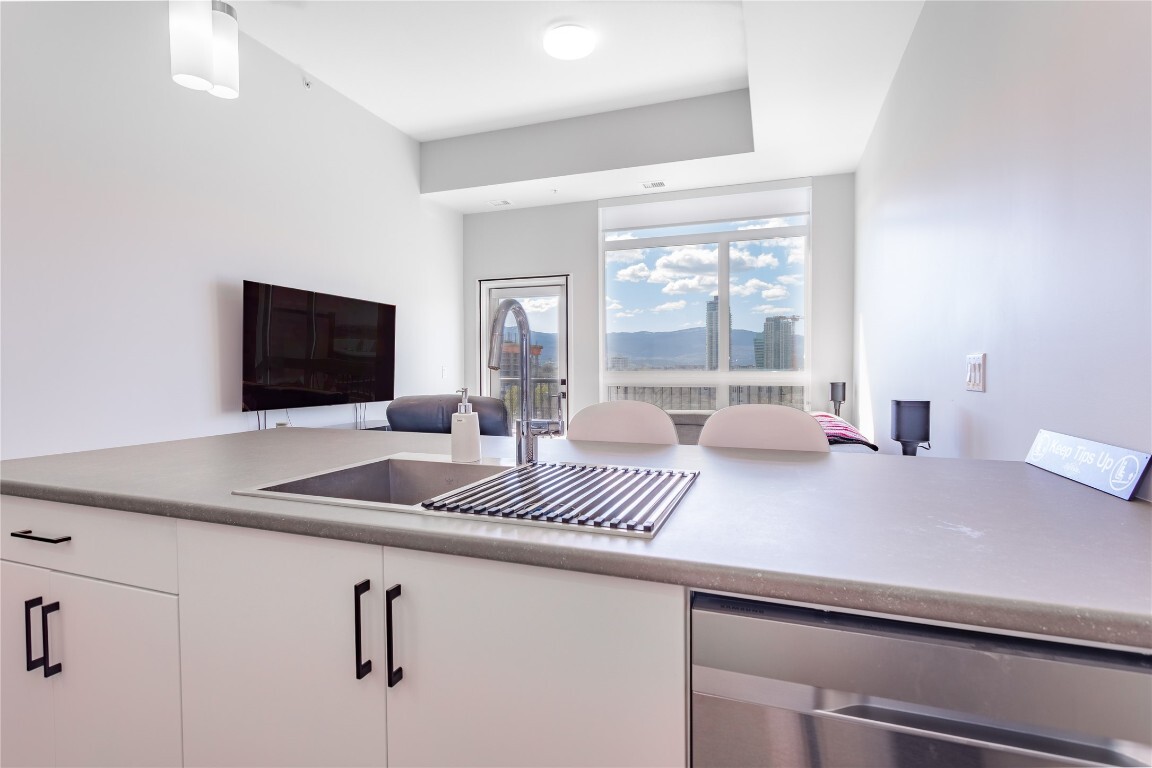 Photo de la propriété: 1215 St Paul Street 606 BC V1Y 2C7