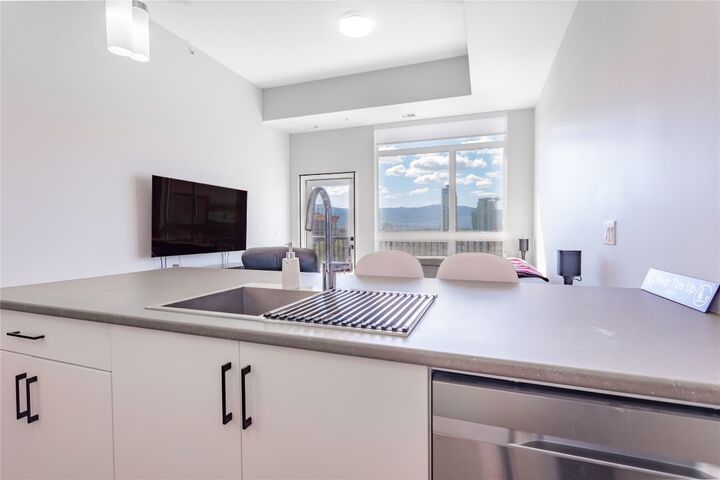 Property Photo:  1215 St Paul Street 606  BC V1Y 2C7 