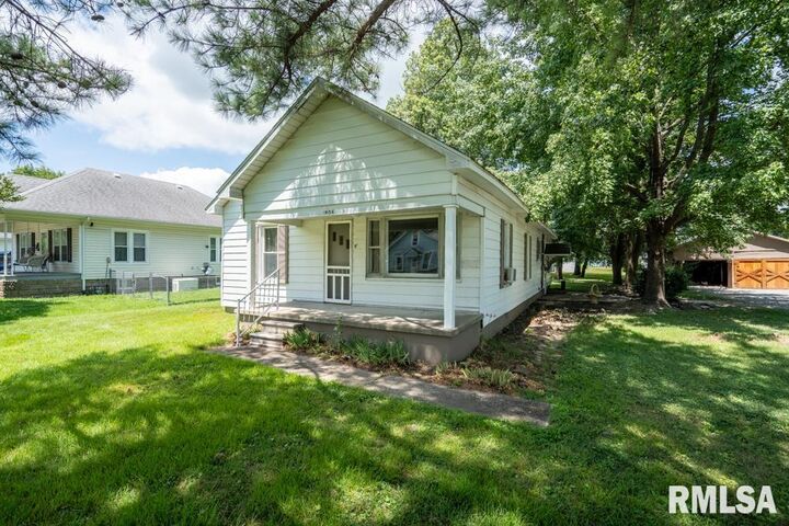 Property Photo:  1206 E Boulevard Street  IL 62959 