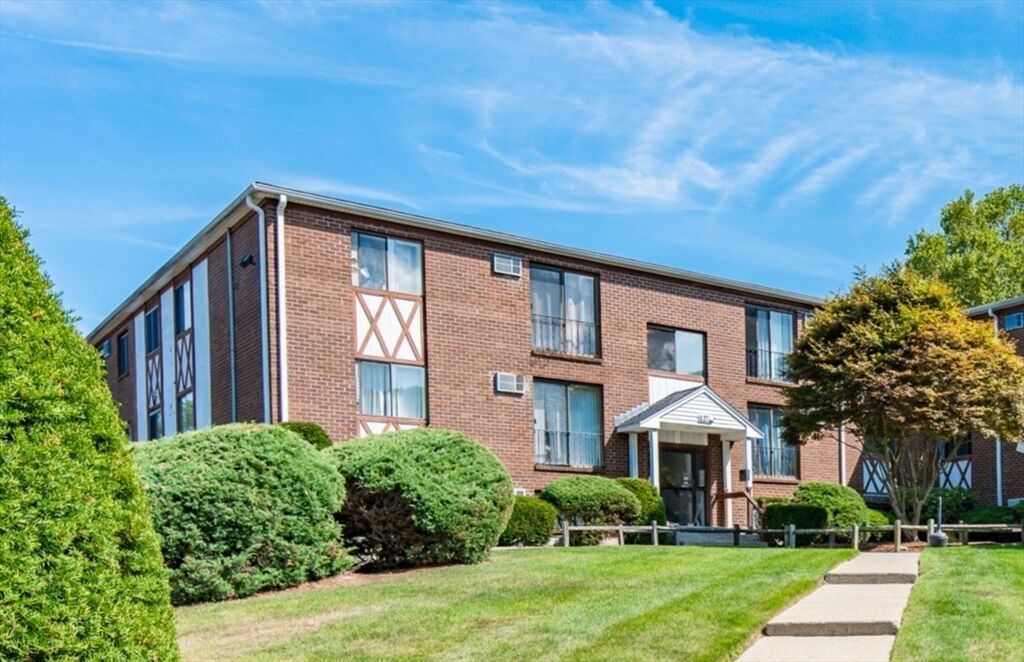 Property Photo:  127 King St. 127-106  MA 02038 