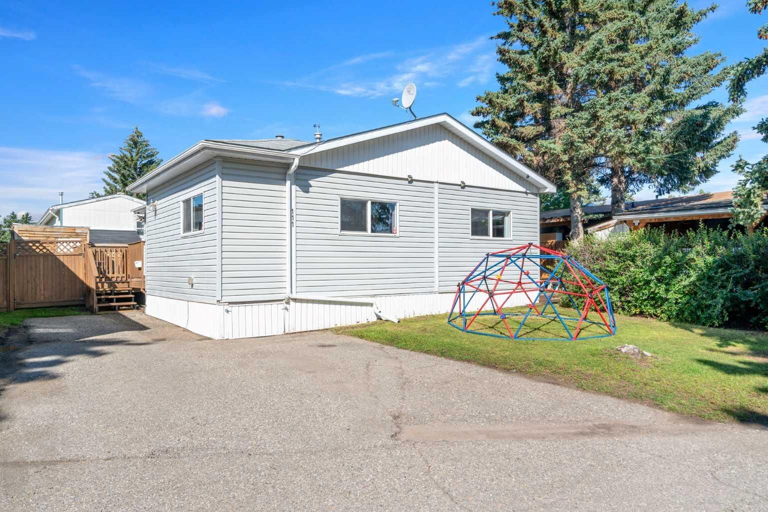Property Photo:  3223 83 Street NW 111  AB T3B 5N2 