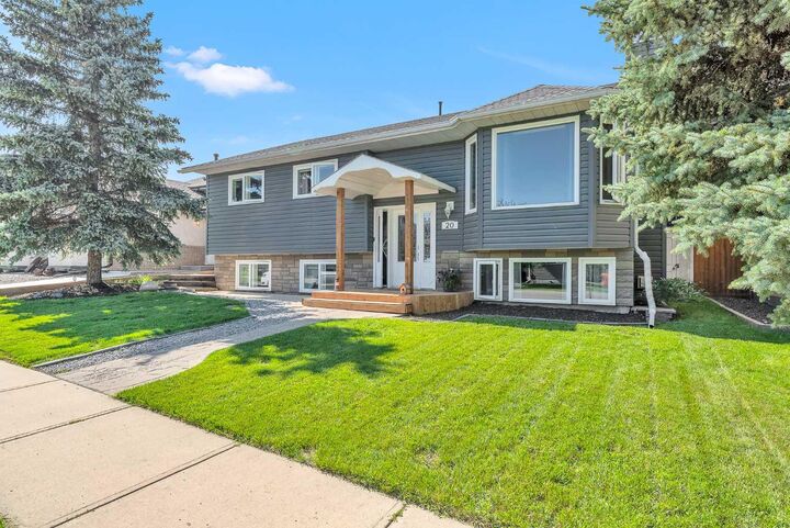 Property Photo: 20 Westland Gate AB T1S 1N1