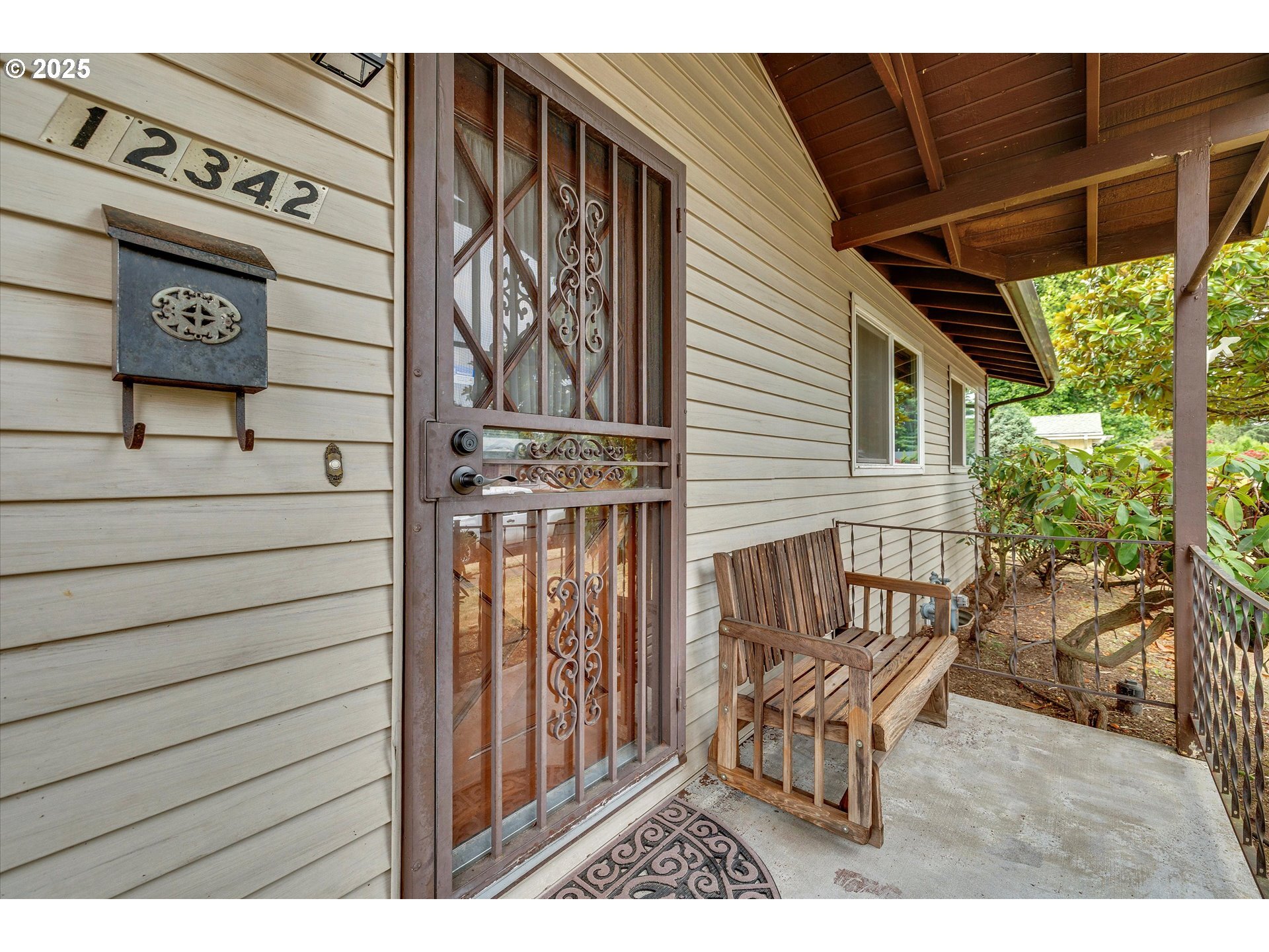 Property Photo: 12342 NE Knott St OR 97230
