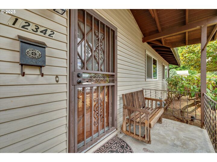Property Photo: 12342 NE Knott St OR 97230
