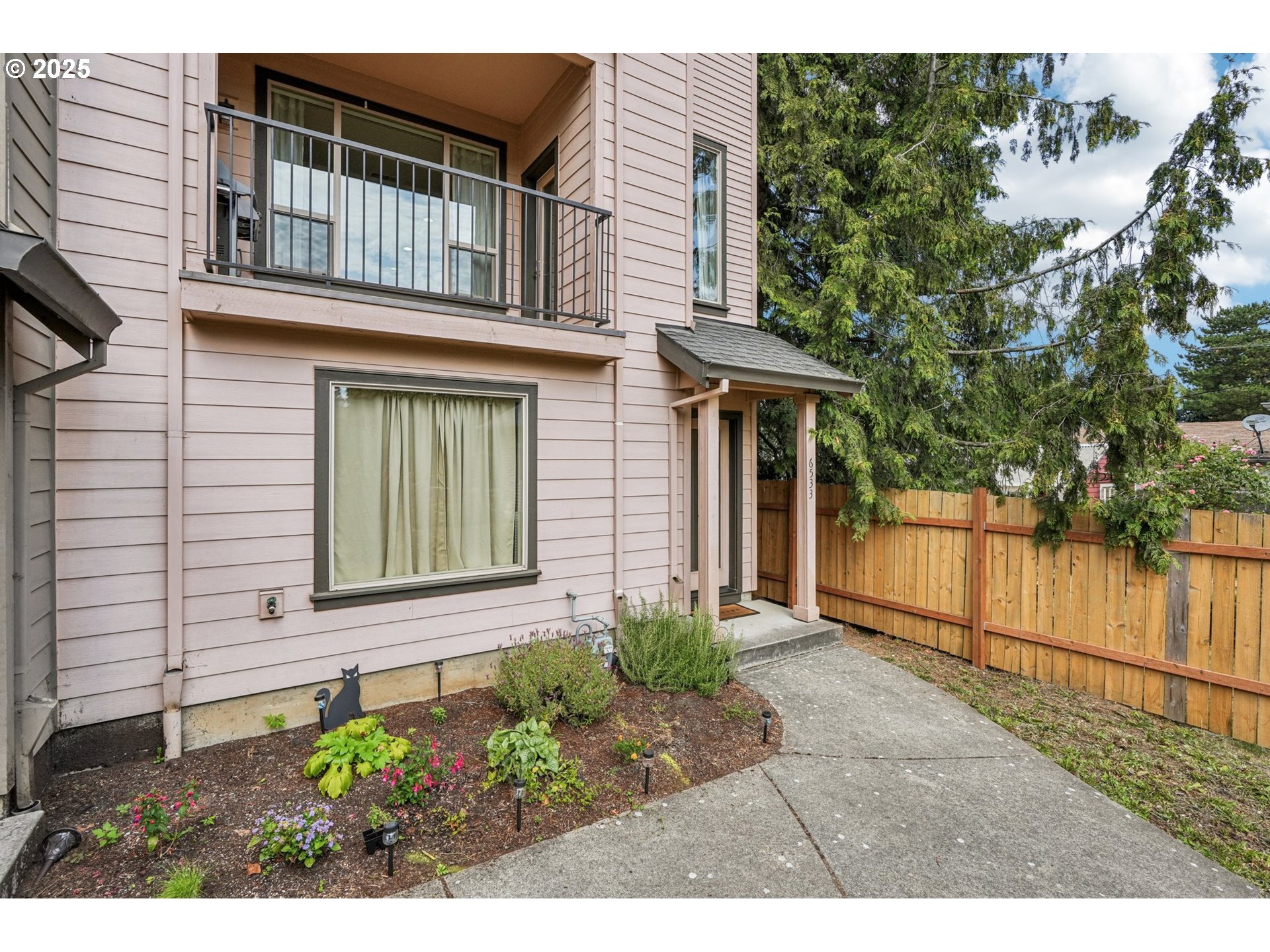 Property Photo: 6533 N Maryland Ave OR 97217