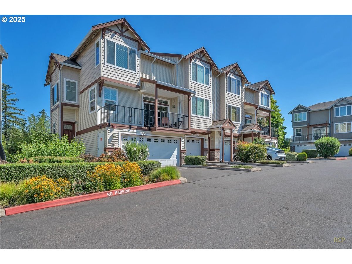 Property Photo: 794 NW 118th Ave 101 OR 97229