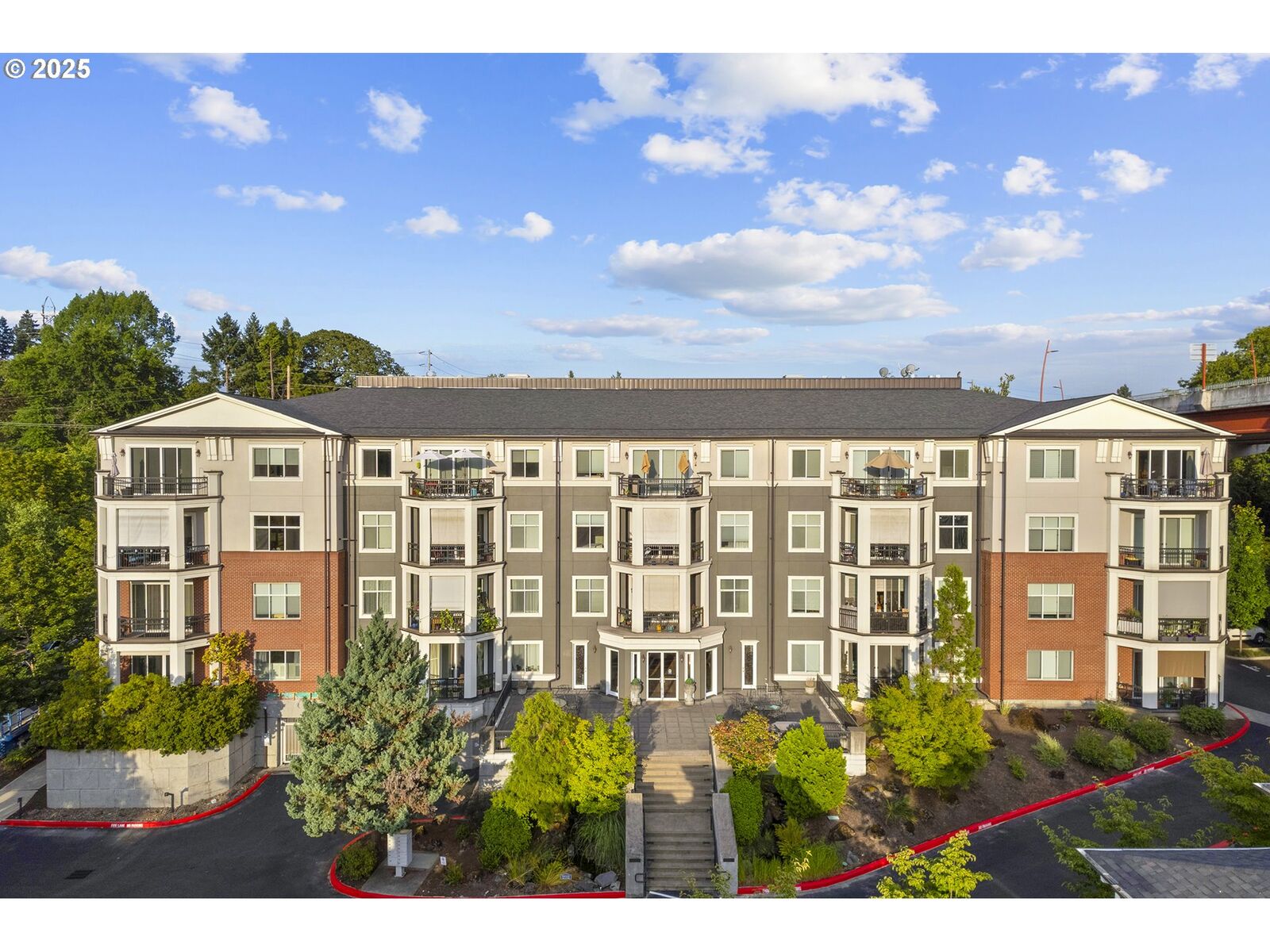 Property Photo:  196 SE Spokane St 110  OR 97202 