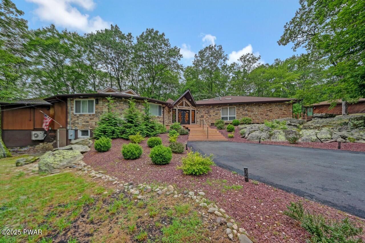 Property Photo: 116 Broadmoor Drive PA 18428