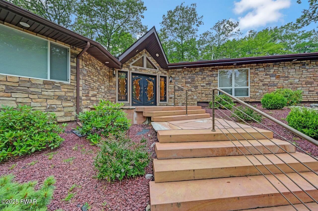 Property Photo: 116 Broadmoor Drive PA 18428