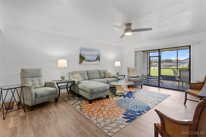 Property Photo: 690 E Gilchrist Court FL 34442