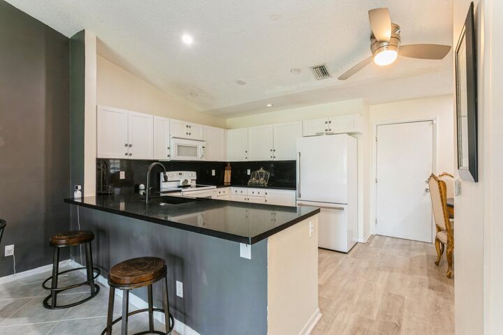 Property Photo: 7206 Le Chalet Boulevard FL 33472