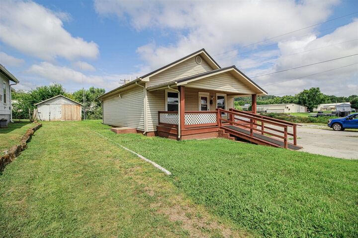 Property Photo:  302 Broadway Street  KY 42749 