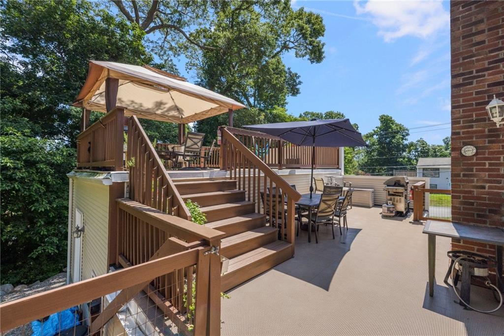 Property Photo:  136 Plum Point Road  RI 02874 