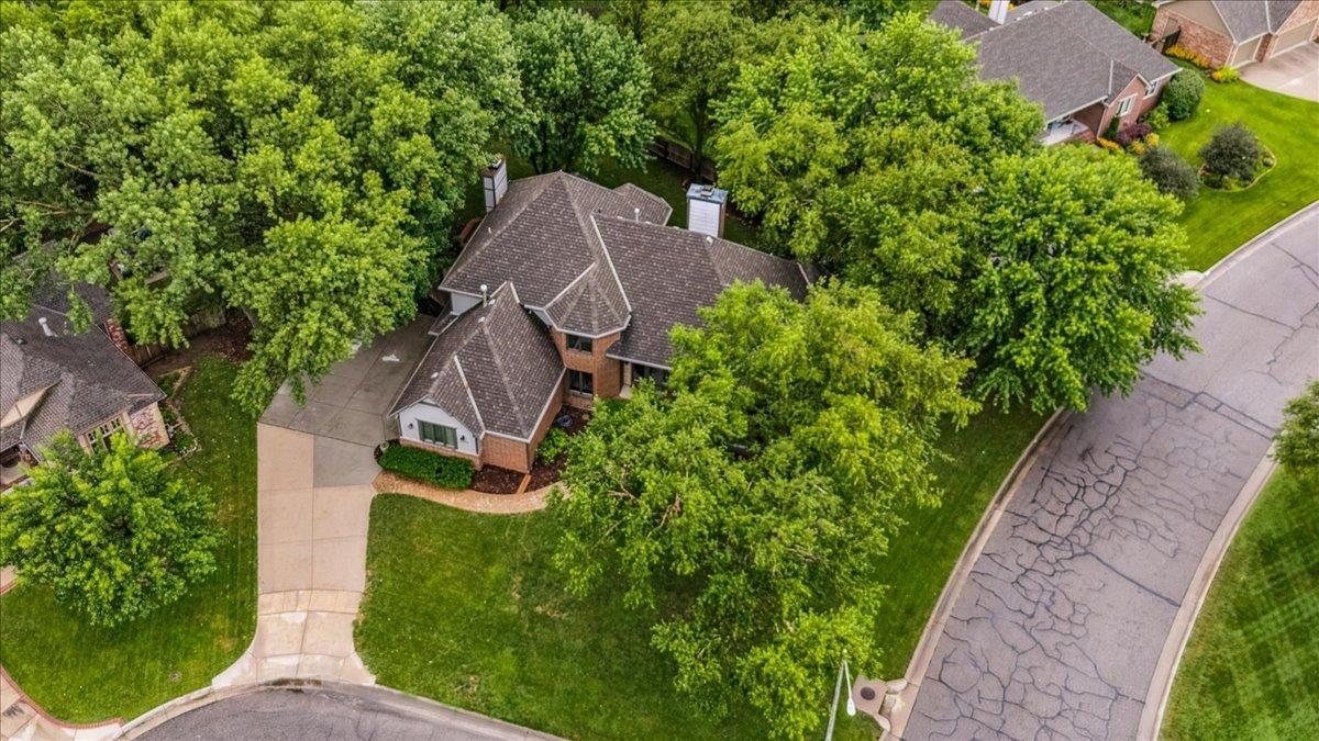 Property Photo: 7703 E Oneida Ct KS 67206