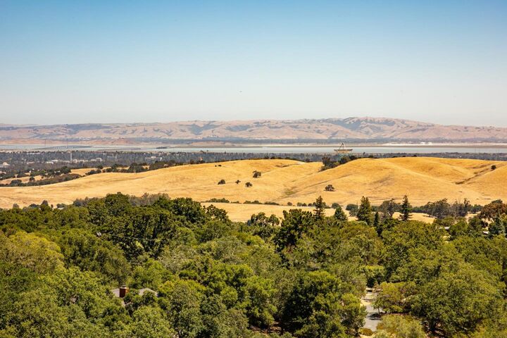 30 Pine Ridge Way  Portola Valley CA 94028 photo