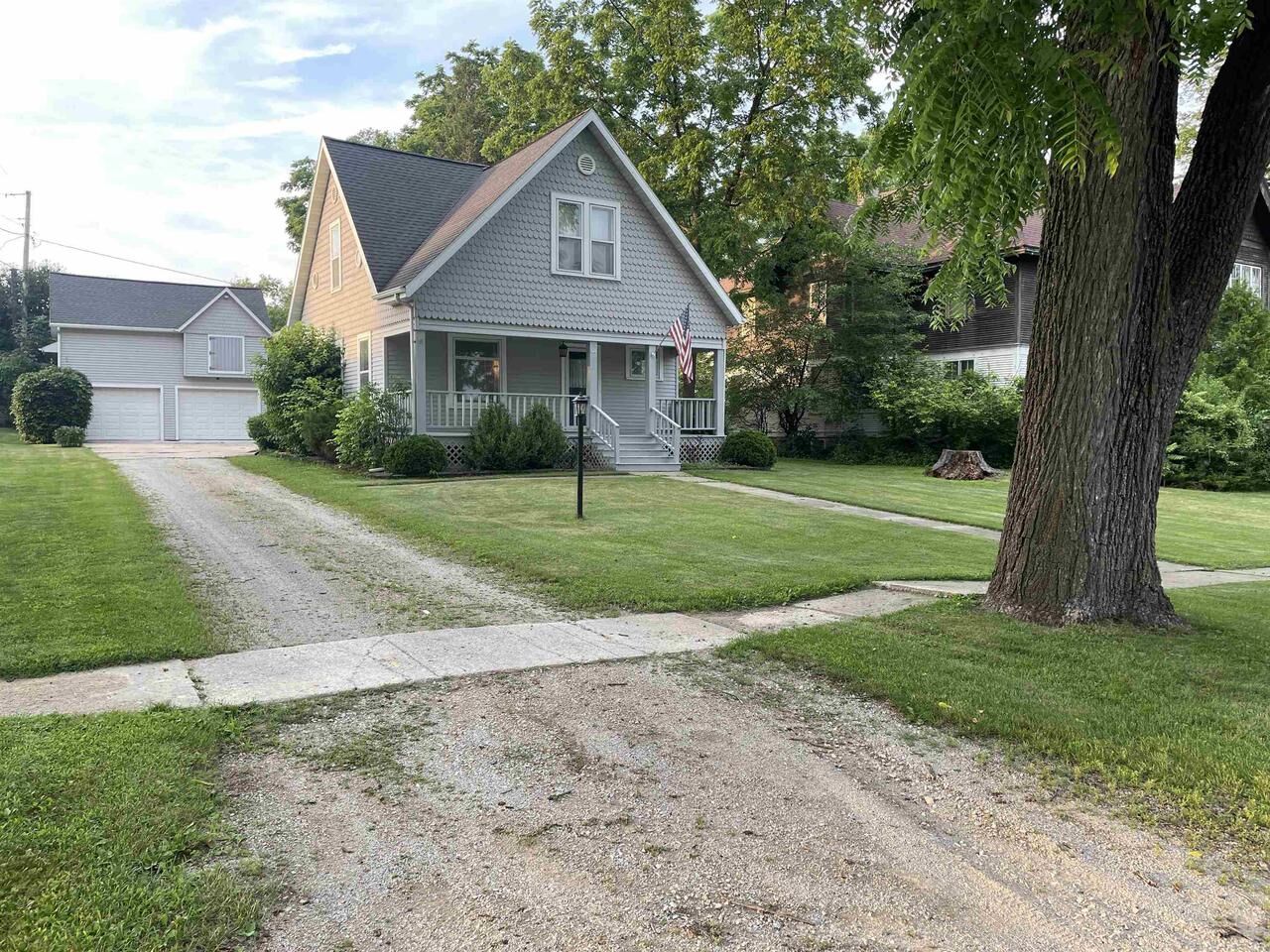 Property Photo: 527 East Washington Street WI 53919