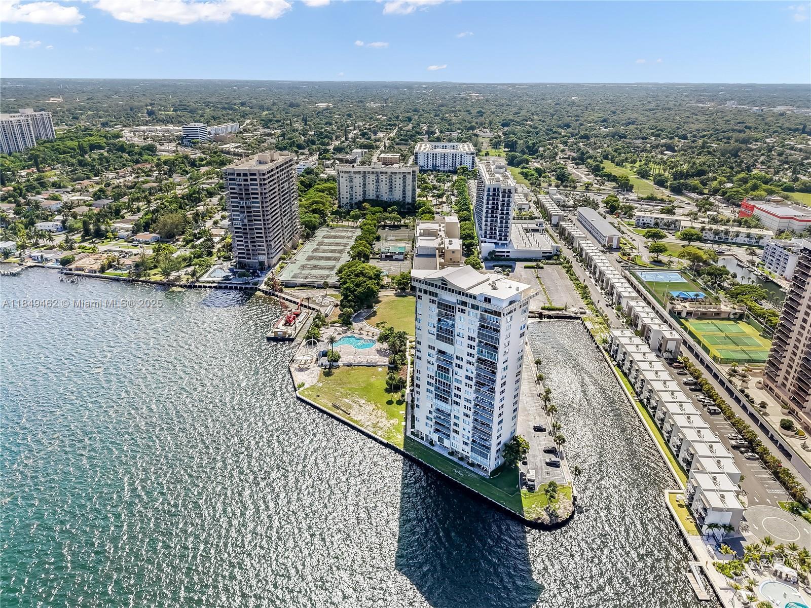 Property Photo: 11111 Biscayne Blvd 15F FL 33181