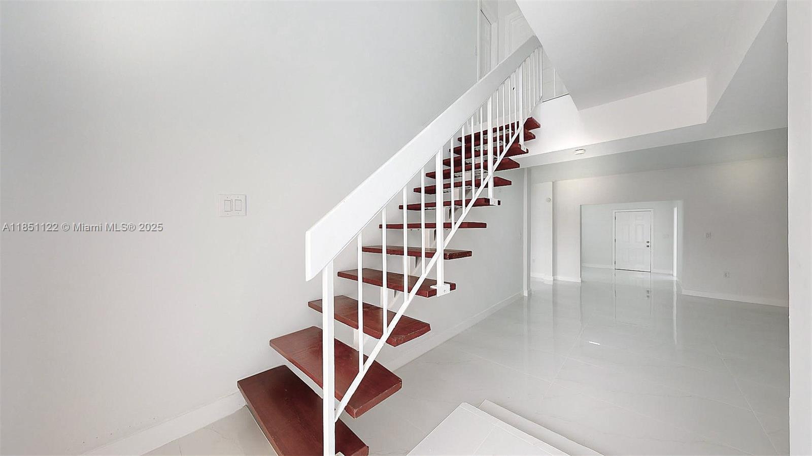 Property Photo: 917 SW 135th Ct FL 33184