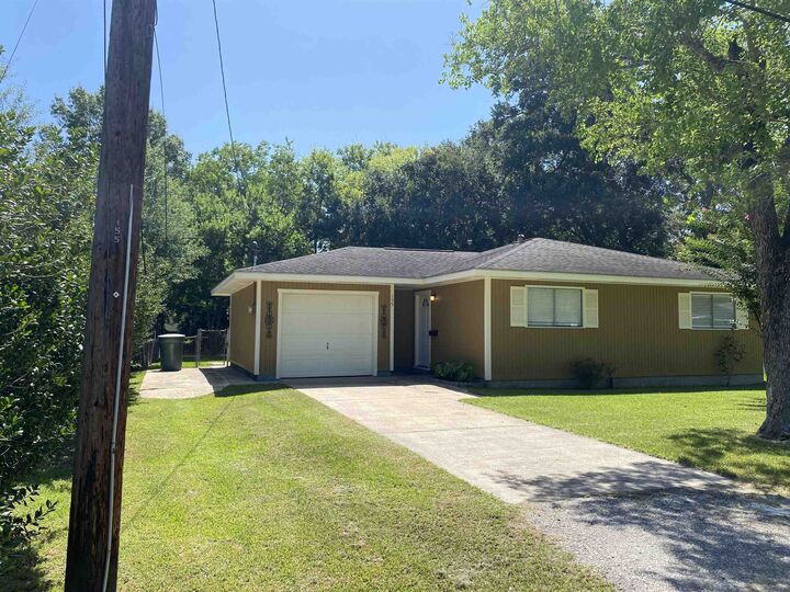Property Photo:  155 Smelker St  TX 77707 