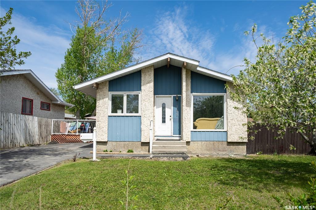 Property Photo:  198 Thomson Avenue  SK S4N 5L3 