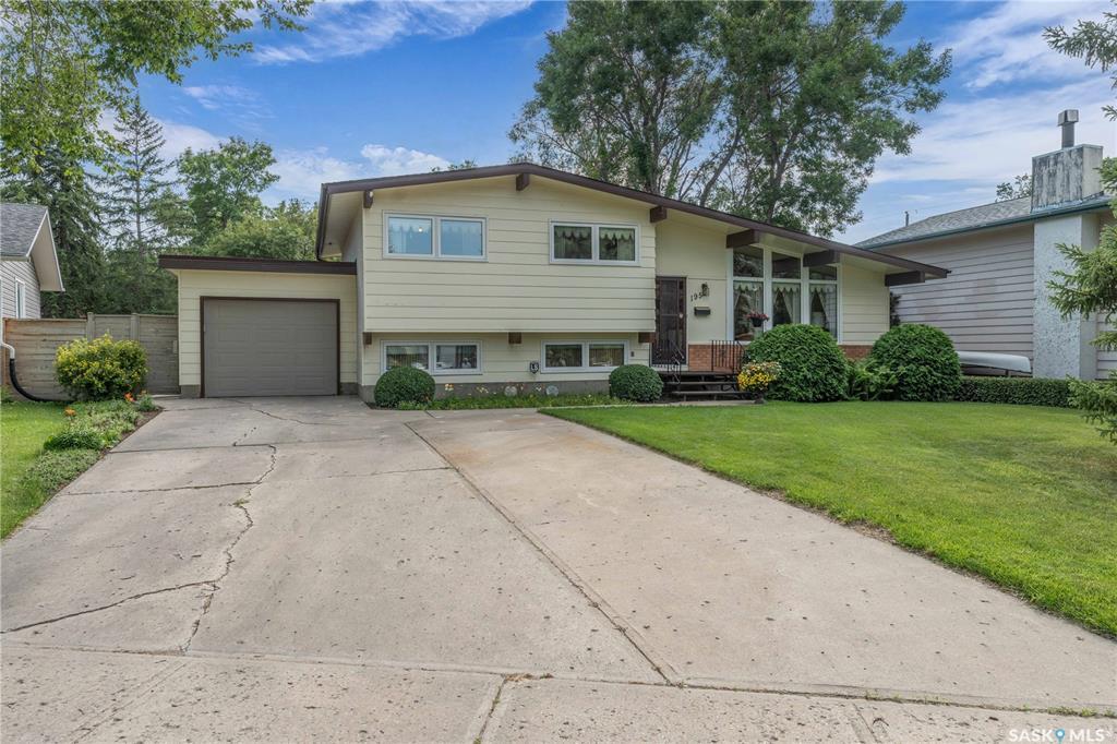 Property Photo:  195 McDougall Crescent  SK S4S 5M6 