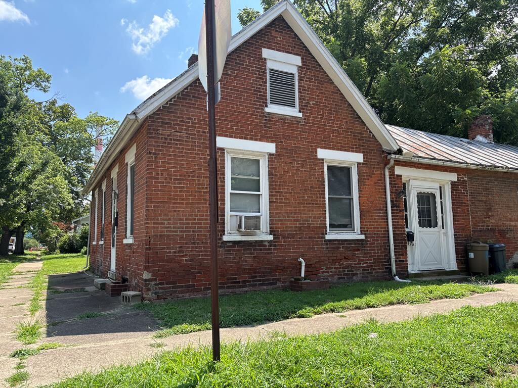 Property Photo: 194 7th St OH 45601