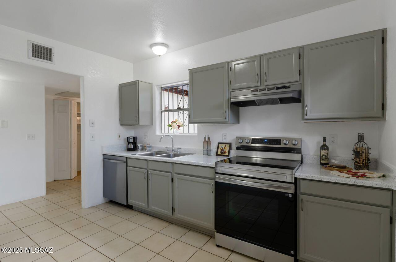 Property Photo: 1765 W Elm Street AZ 85745