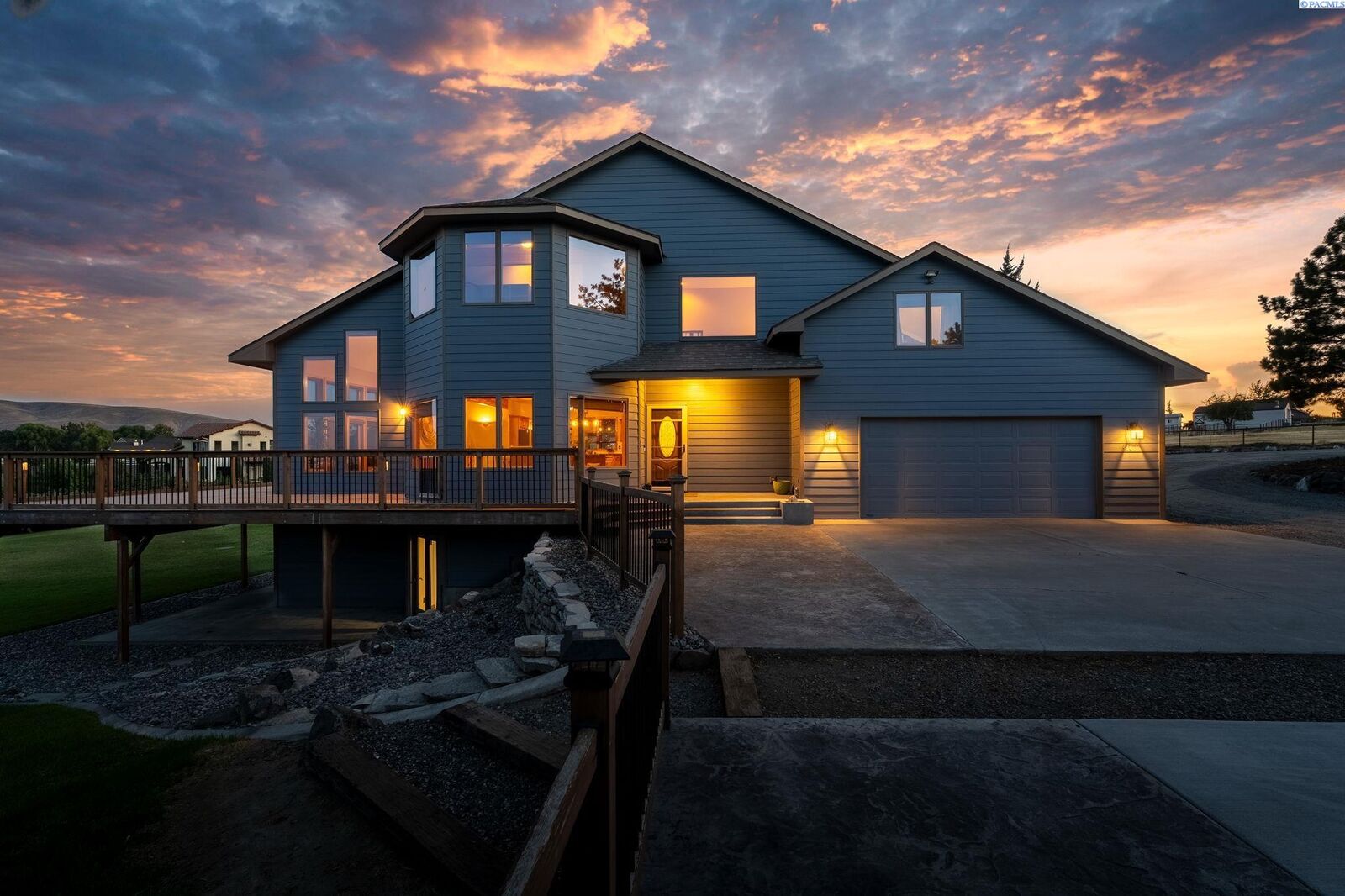 Property Photo:  3107 Mount Adams View Drive  WA 99353 