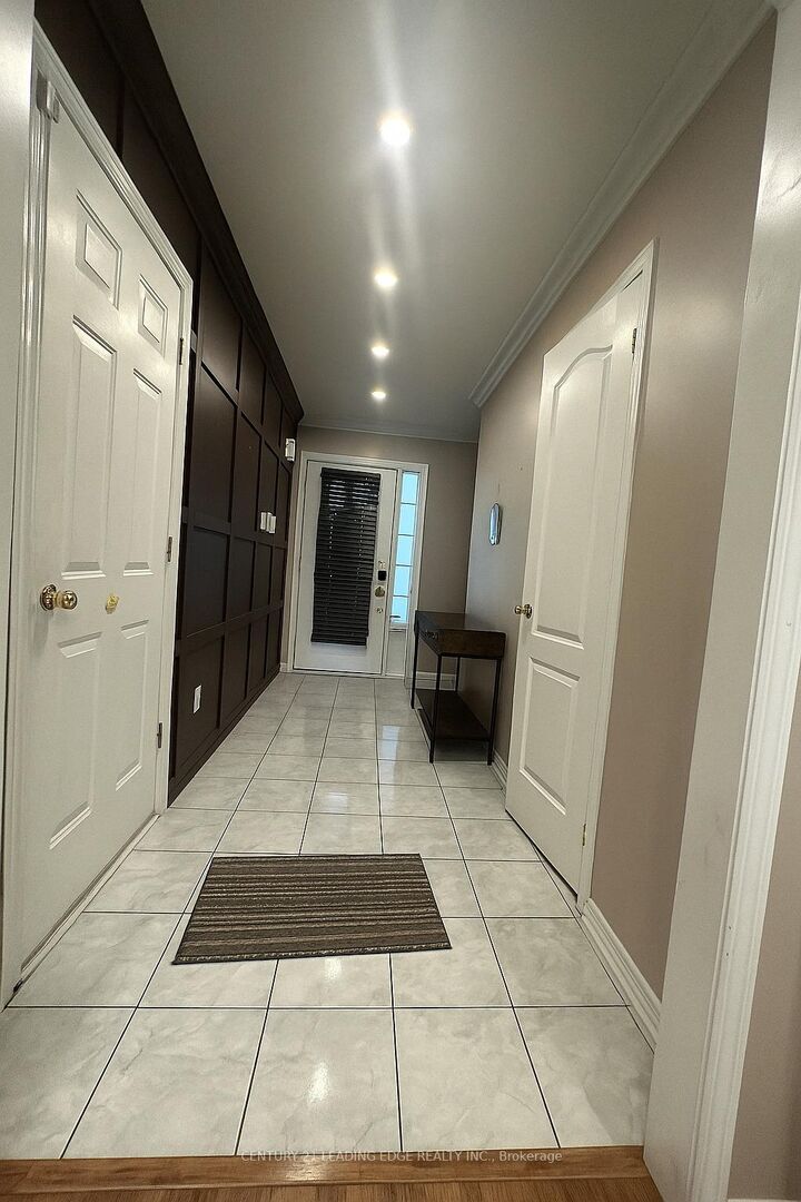 Photo de la propriété:  68 Barkdale Way  ON L1N 0E9 