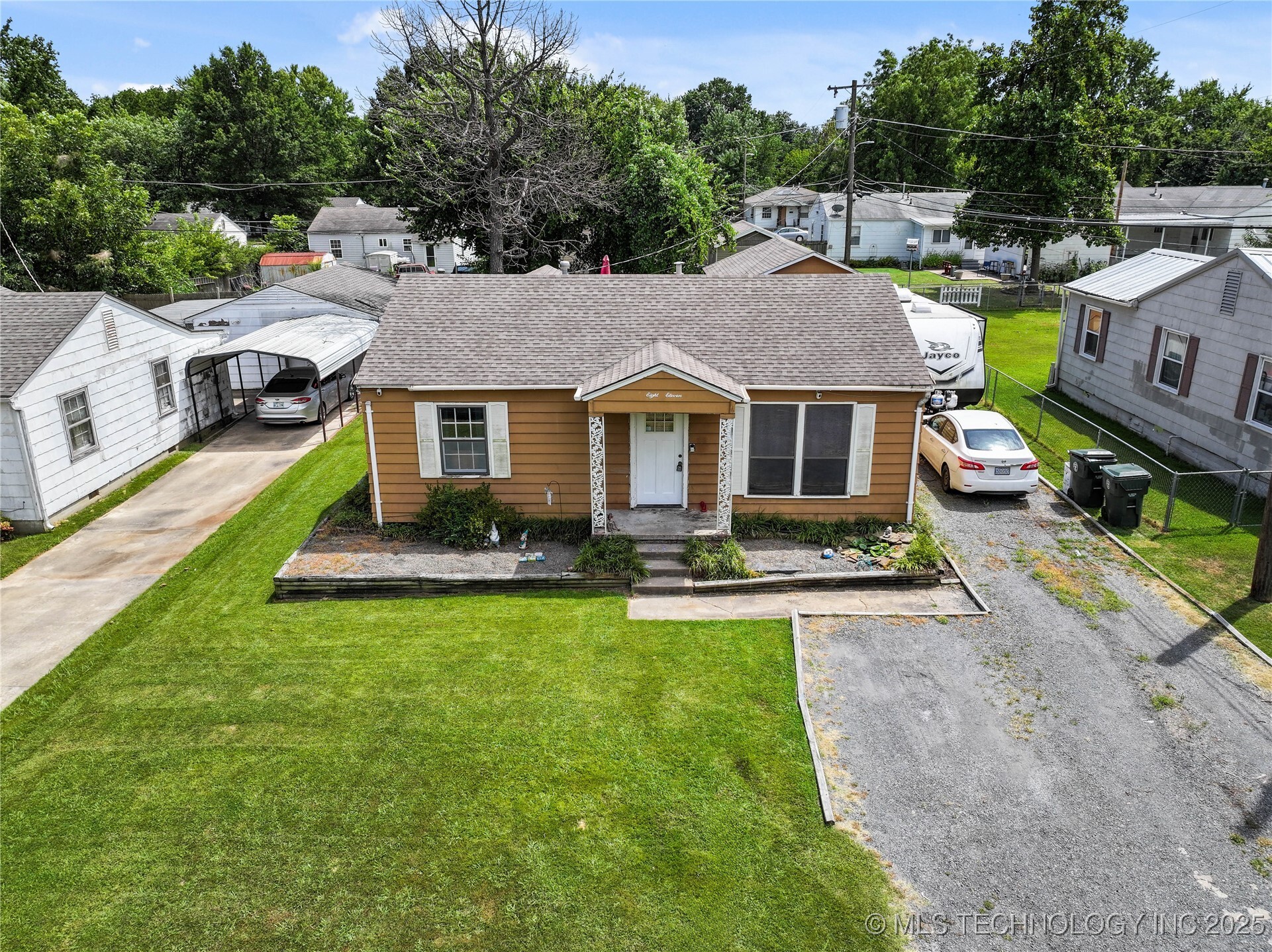 Property Photo:  811 Cromwell Avenue  OK 74403 