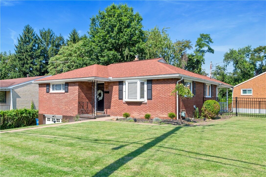 Property Photo:  101 Selvin Dr  PA 15147 