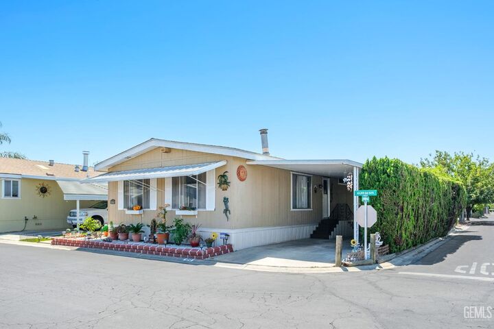 Property Photo: 2575 S Willow Avenue 98 CA 93725