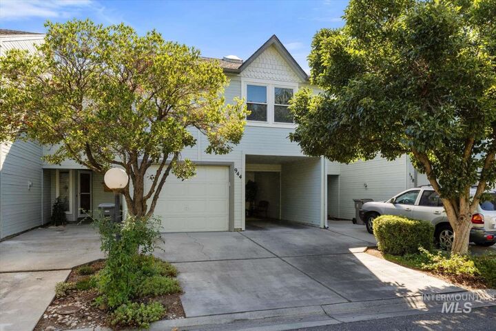 Property Photo: 944 N Benjamin Ln ID 83704