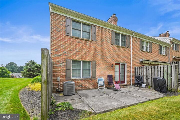 Property Photo:  215 Wyntre Brooke Drive 1  PA 17403 