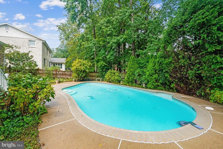 Property Photo: 6609 Degen Drive VA 22015