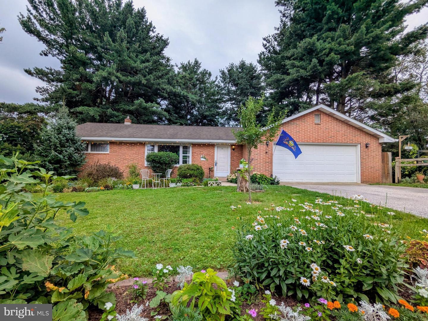 Property Photo: 28 Crescent Drive PA 17070