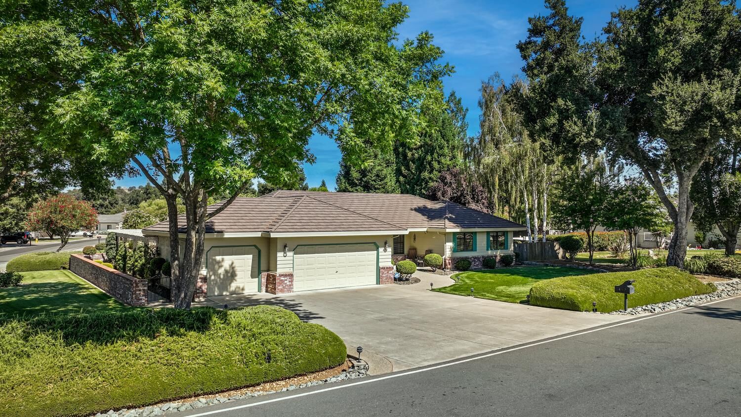 Property Photo: 440 La Contenta Drive CA 95252