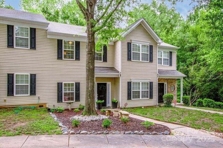Property Photo:  2208 Winthrop Chase Drive  NC 28212 