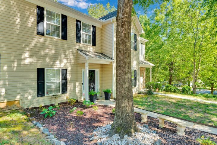 Property Photo:  2208 Winthrop Chase Drive  NC 28212 