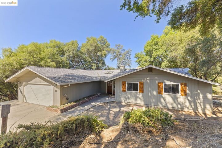 Property Photo:  14130 Oak Knoll Rd  CA 95370 