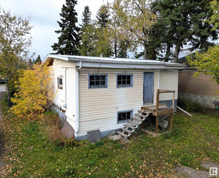 4615 4 Avenue  Edson AB T7E 1C2 photo