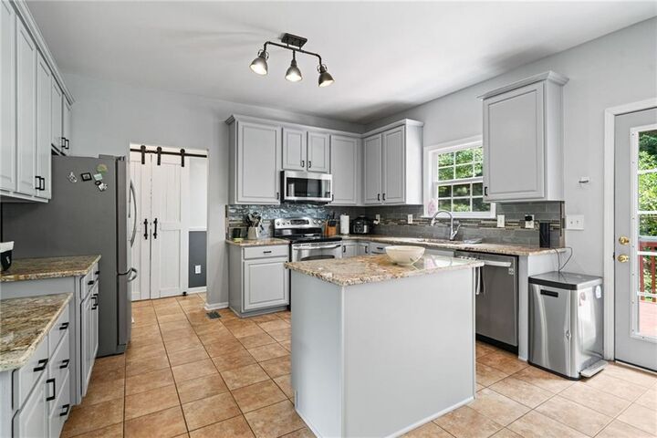 Property Photo: 3725 Roxwood Park Drive GA 30518