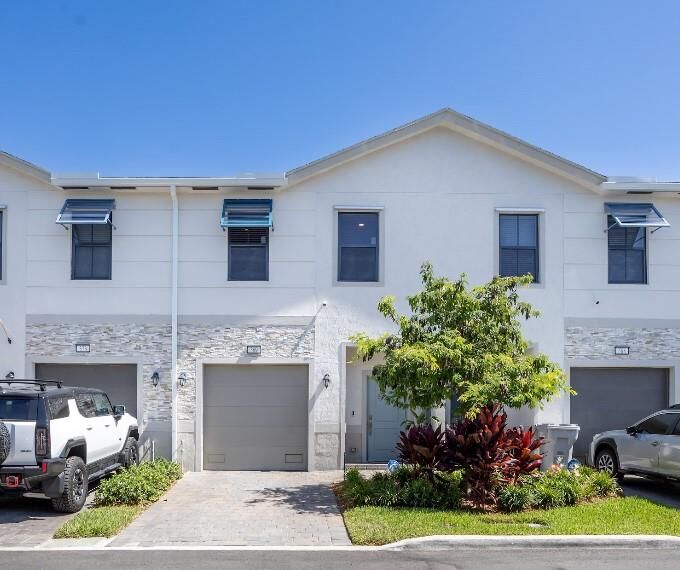 Property Photo:  369 NW 8th Ct  FL 33060 