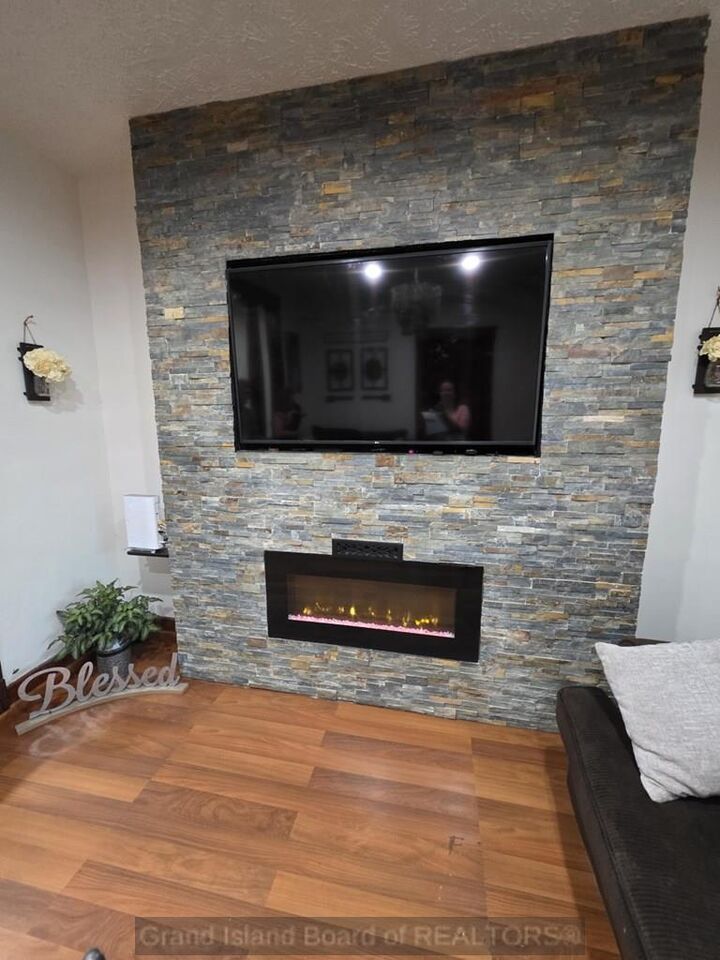 Property Photo: 1322 W 5th St NE 68801