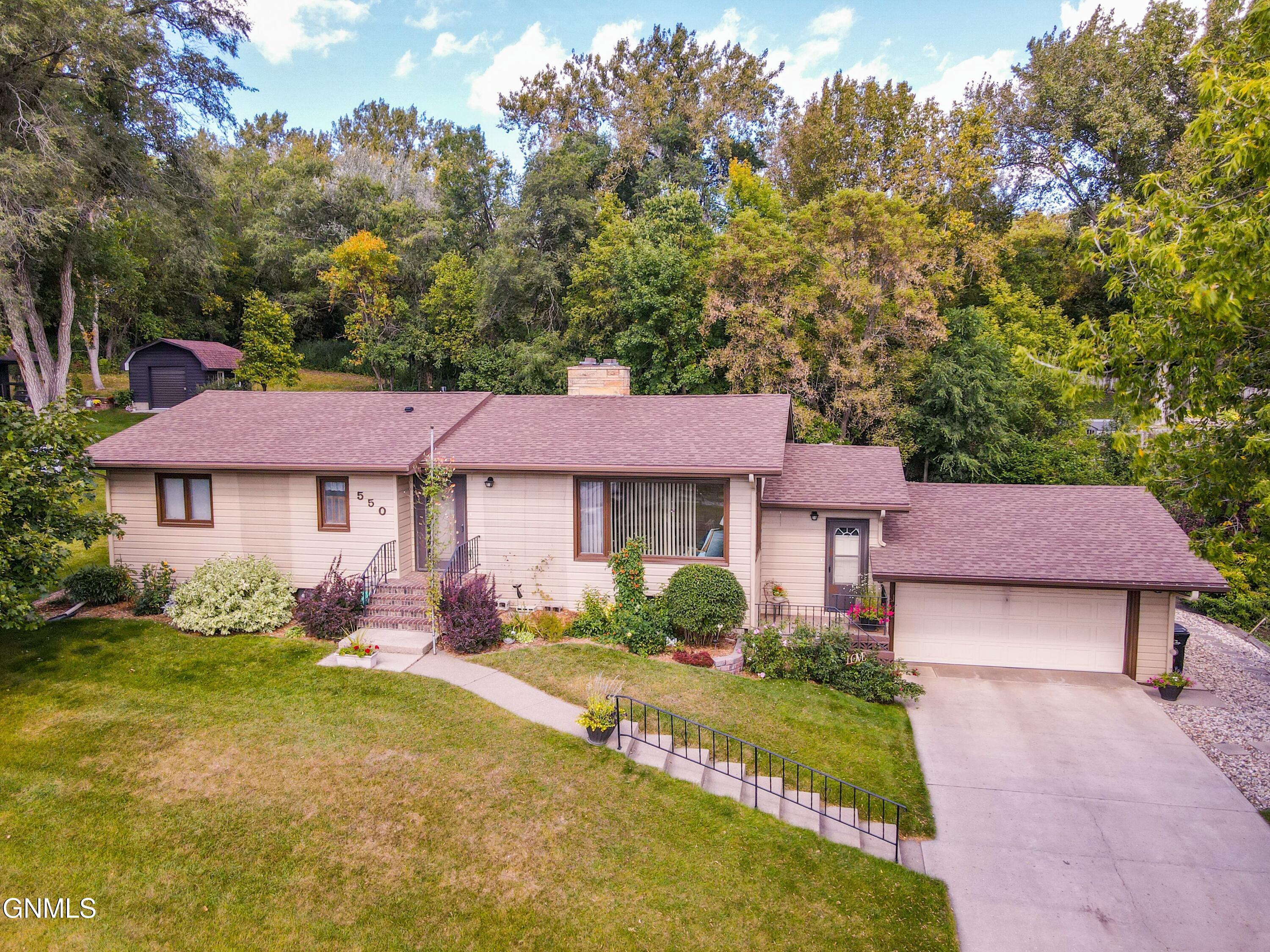 Property Photo:  550 7th Street NW  ND 58072 
