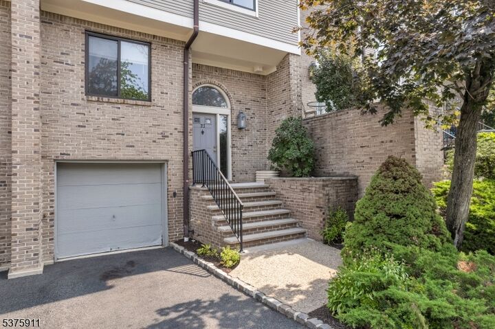Property Photo:  23 Mount Vernon Sq 23  NJ 07044 