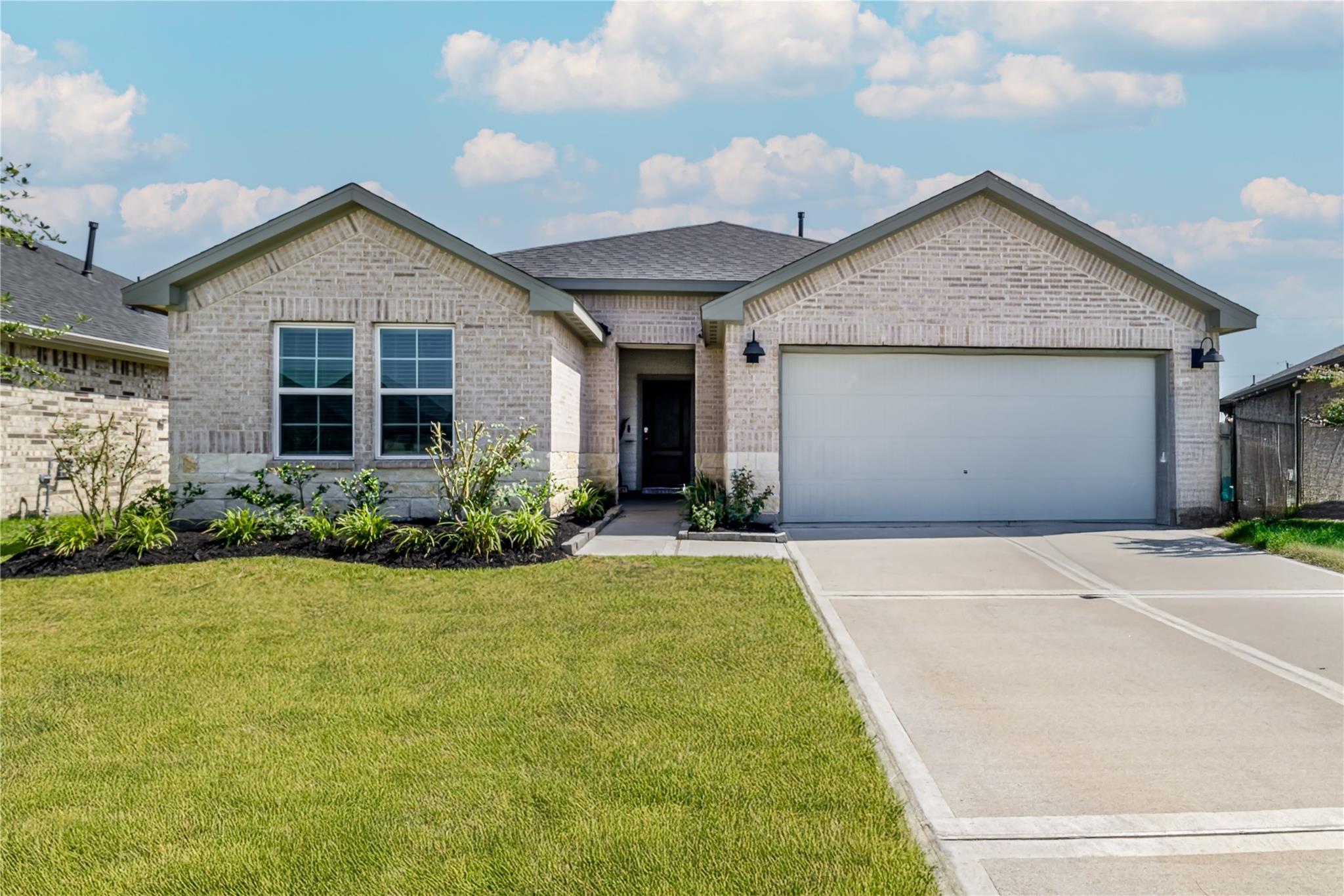 Property Photo: 9721 Chelsea Street TX 77591