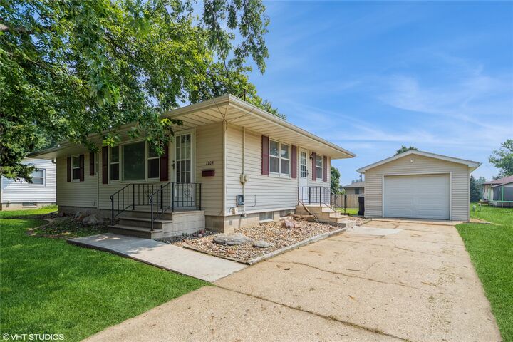 1205 N Depot Street  Knoxville IA 50138 photo